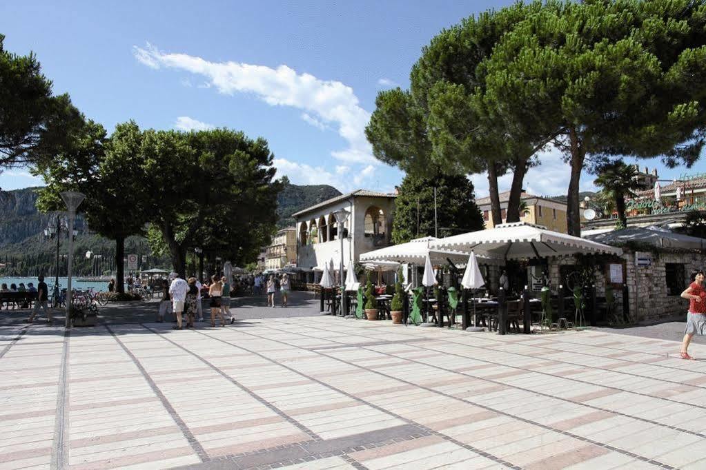 Hotel Astoria Garda  Bagian luar foto