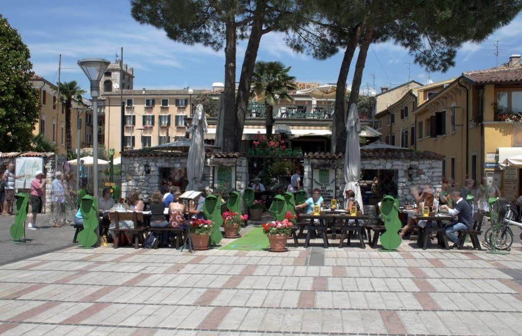 Hotel Astoria Garda  Bagian luar foto